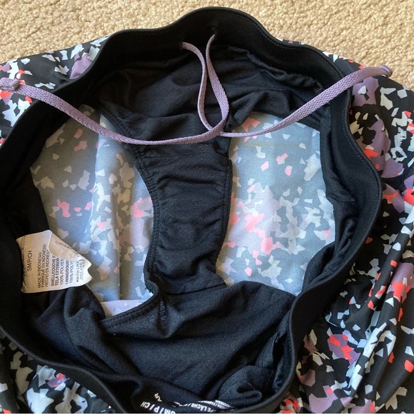 Under Armour Women’s Fly-by Shorts Running Athletic Small Multi Print Floral - Picture 4 of 5